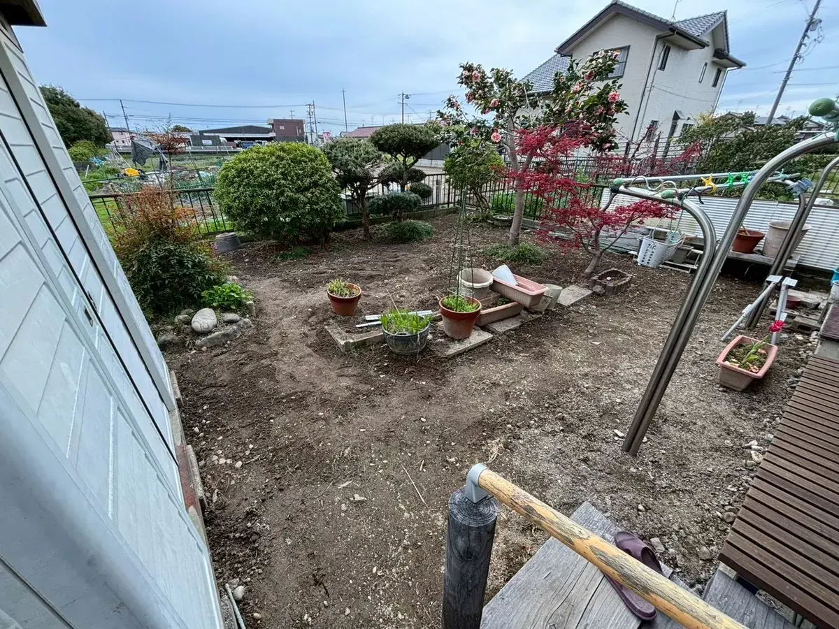 草取り後の庭
